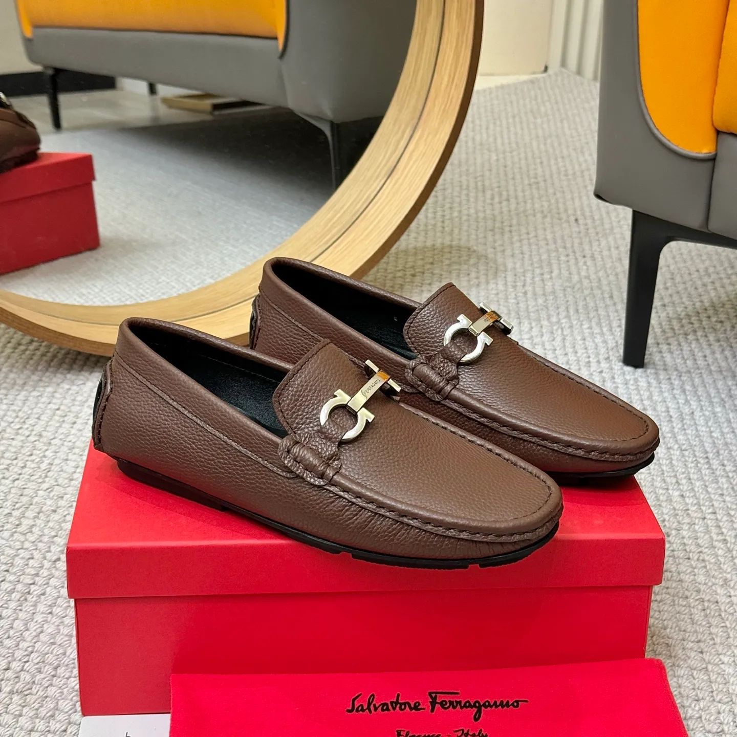 Men's men's shoes 💰420 (Yangli) Ferragamo 〰Ferragamo 2⃣️0⃣️2⃣️5️⃣ New series 👊🏻 Upper 🇮🇹 Italian imported calfskin, original outsole molding. Water-dyed sheepskin lining. The identity of every successful man is set off, and the upper and lower shoes are elegant and stable🚶🏻🚶🏻The high-end custom counter original replica is an eternal classic🔍️Number of codes: 38-46 with counter packaging